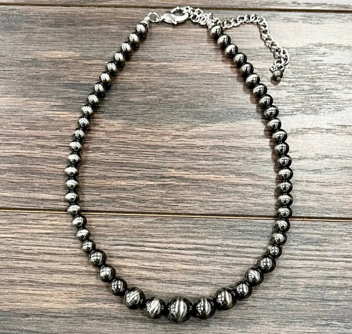 Graduated polish beads