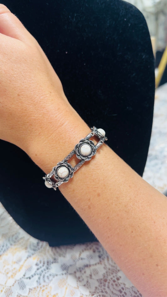 White rose stretch bracelet